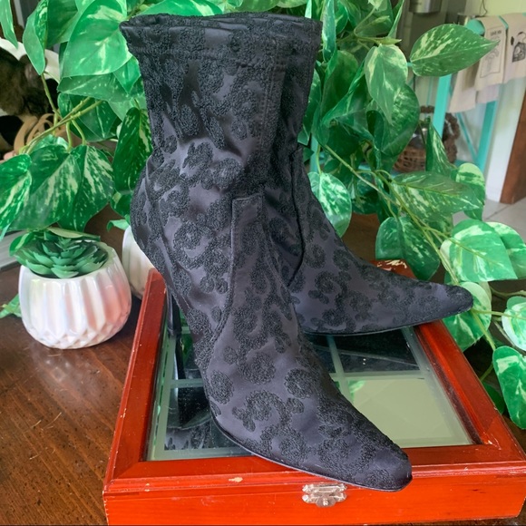 Donald Pliner Couture Embroidered M095 Boots 8 - Picture 2 of 16